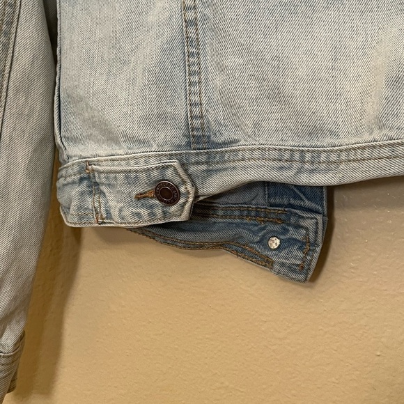 Mossimo Teen Wolf Malia Light Wash Jean Jacket - Picture 3 of 11